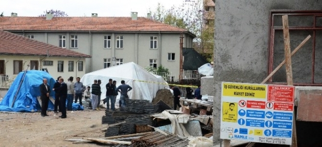 insaatin_onuncu_katindan_dusen_isci_hayatini_kaybetti