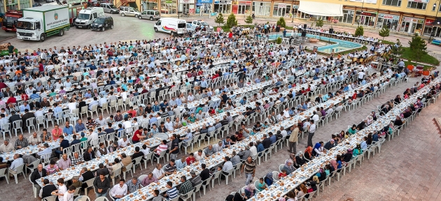 buyuksehir_hergun_bir_mahallede_iftar_cadiri_kuruyor_h27108