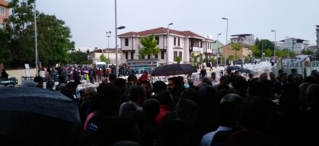 musiadin_mahalle_iftarina_yagmur_engeli_h27150