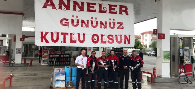 yakit_alan_annelere_gul_surprizi_h26958