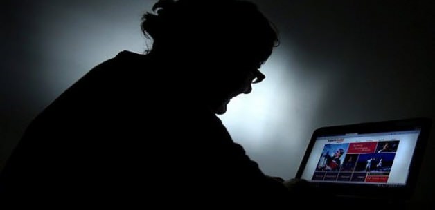 internet_bagimlisi_genc_elini_kesti_1422972460_237