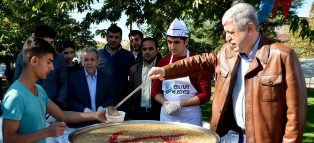 29_camide_25_bin_kisiye_asure_ikram_edildi