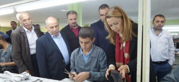 oznur_calik_ziyaretlerine_devam_ediyor