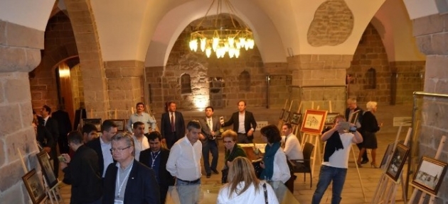 troleybus_sistemleri_calistayi_katilimcilarinin_kervansaray_gezisi