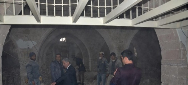 baskan_polat_restorasyon_calismasini_inceledi