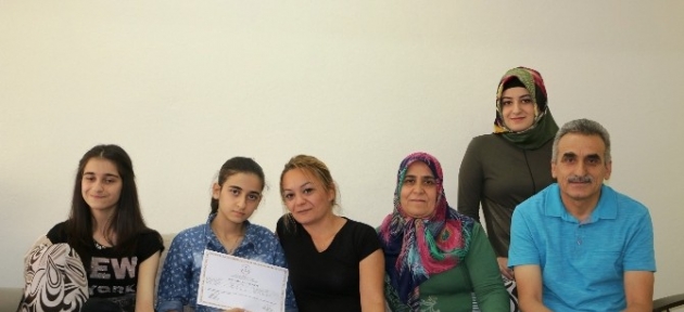 engelli_olan_ikiz_kardeslerin_okuma_azmi