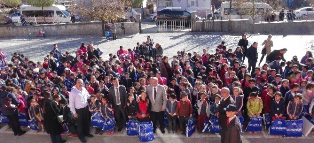 dogansehirde_7_bin_700_ogrenciye_giysi_yardimi_yapildi