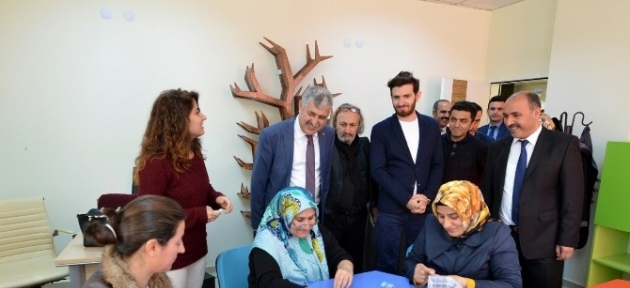 kultur_merkezine_vatandaslardan_yogun_ilgi