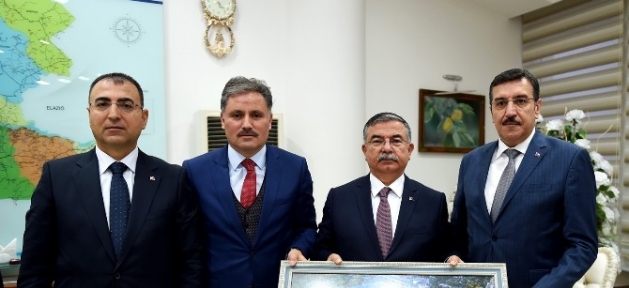 milli_egitim_bakani_ismet_yilmaz_buyuksehir_belediyesini_ziyaret_etti