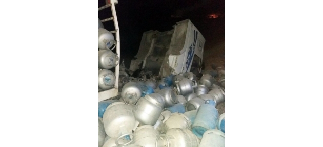 tup_yuklu_kamyon_devrildi_1_yarali