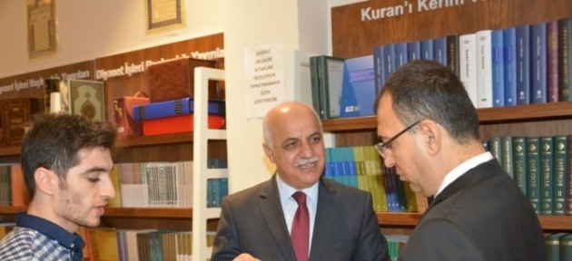 vali_topraktan_malatya_kitabevine_ziyaret