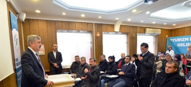 hizmet_sektoru_isletmelerine_yonelik_meslek_ici_egitim_ve_gelisim_semineri_verildi
