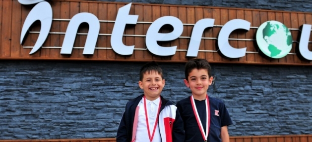 9_yas_alti_tenis_turnuvasinda_sampiyon_oldular