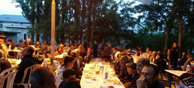 arapgirde_iftar_cadiri_kuruldu