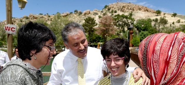 baskan_cakir_engellilerle_piknikte_bulustu