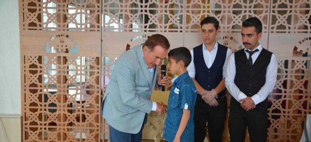 belediye_baskani_akdemirden_genclere_ovgu