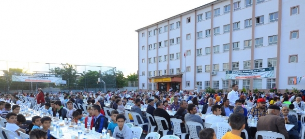 ilk_kez_oruc_tutan_cocuklar_birlikte_iftar_yapti