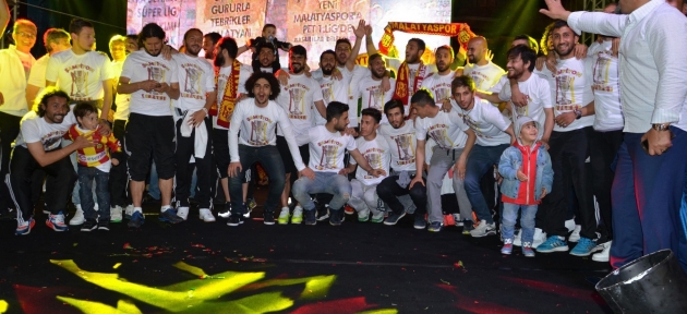 sampiyonluk_kutlamasinda_merve_ozbey_sahne_alacak_h20119