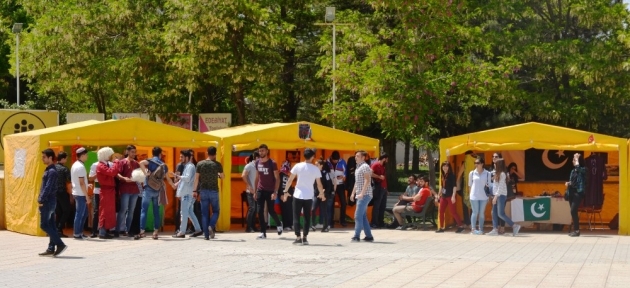 yabanci_ogrenciler_ulkelerini_tanitti