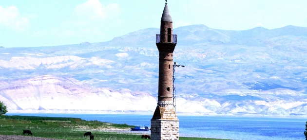 yalniz_minare_zamana_meydan_okuyor_h20044