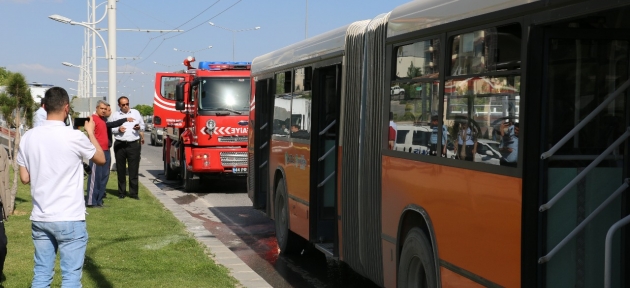 yolcu_otobusunde_yangin_cikti_5_kisi_yaralandi_h38997