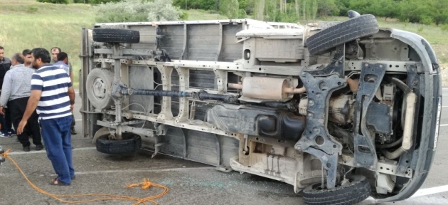 kamyonet_takla_atti_1_yarali_h20821