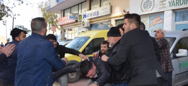 trafik_kazasi_bicakli_kavgaya_donustu