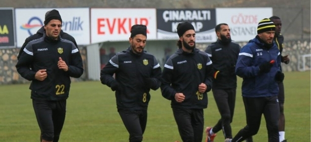 eym_akhisarspor_mesaisi_suruyor_h30446