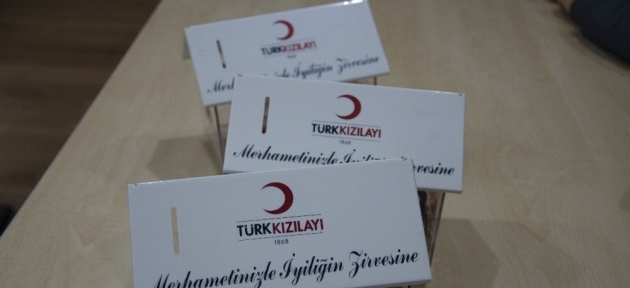 ogrencilerden_kizilaya_bagis_h30202