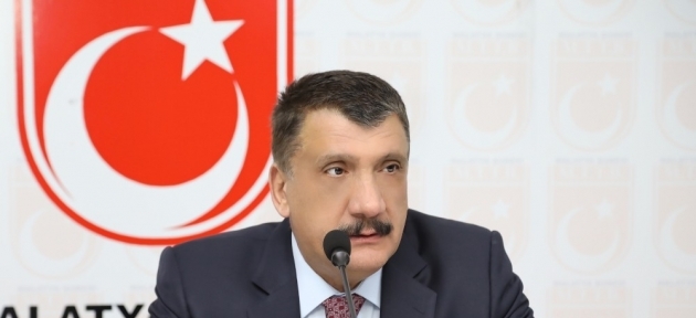 baskan_gurkan_milli_turk_talebe_birliginde_genclerle_bulustu_h30950