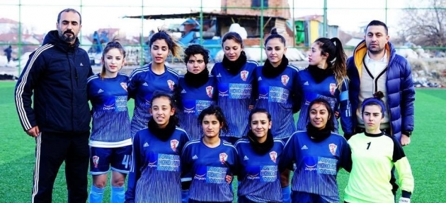 bayanlarspor_1_basamak_geriledi_h30553