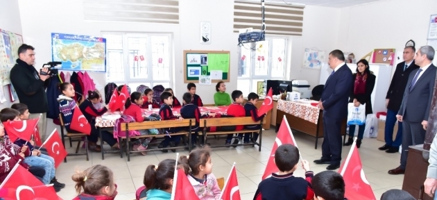 gurkan_ogrenciler_ile_bir_araya_geldi_h31212