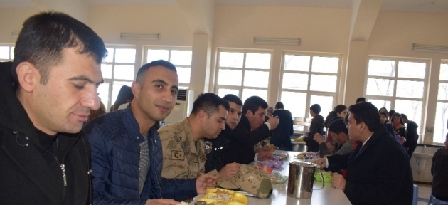 kaymakam_sahin_ogrencilerle_bir_araya_geldi_h31600