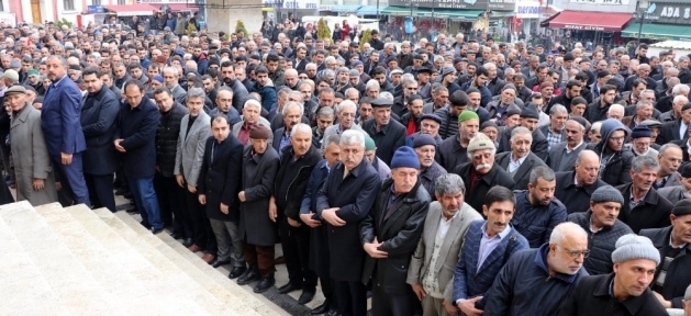 saldirida_hayatini_kaybedenler_icin_giyabi_cenaze_namazi_h32306